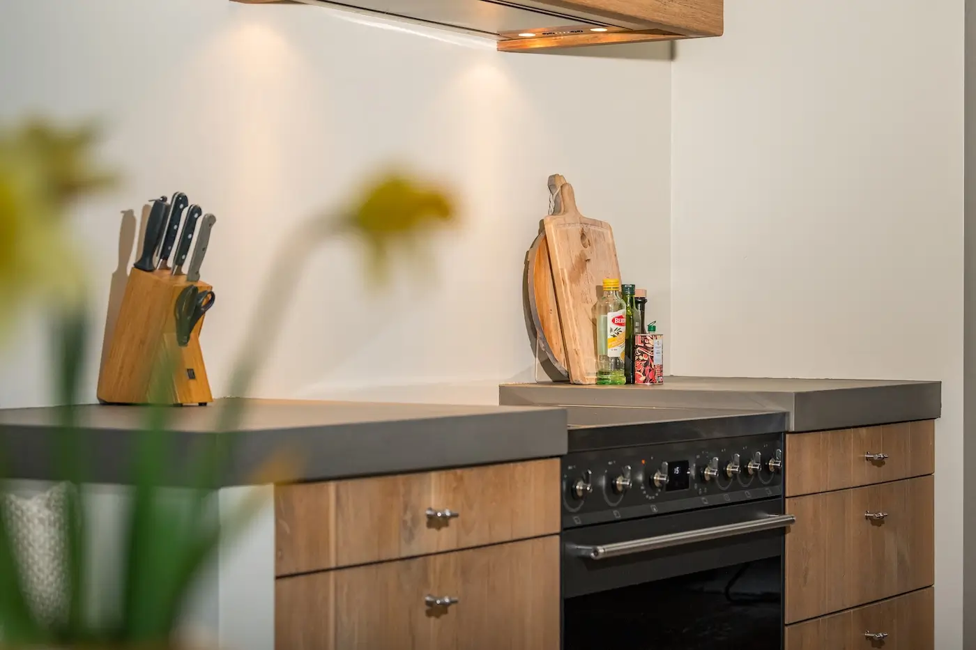 Betons_Afbeelding_Project_Ede_Foto4_1400x1000 Betons keuken met een nieuwe betonslook blad.